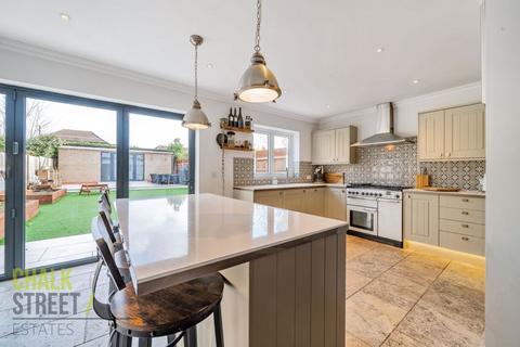 3 Cedar Avenue, Upminster, RM14 2LN