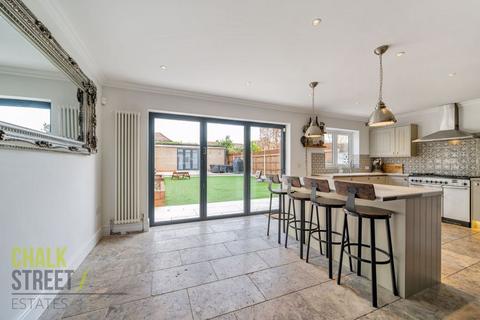3 Cedar Avenue, Upminster, RM14 2LN
