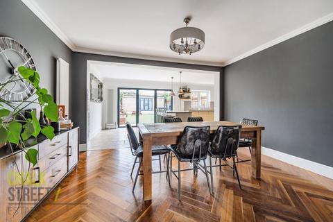 3 Cedar Avenue, Upminster, RM14 2LN