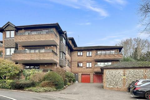 2, Lynn Court Whytebeam View, Whyteleafe, CR3 0AU