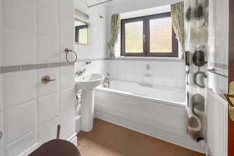 2, Lynn Court Whytebeam View, Whyteleafe, CR3 0AU