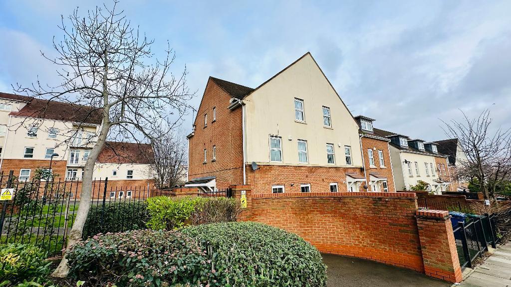 Russell Lane, Whetstone, N20 0AU 4 bed end of terrace house for