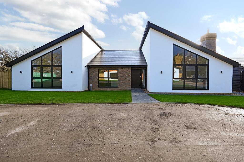 Maidstone Road, Staplehurst, Kent, TN12 0RH 4 bed detached house to