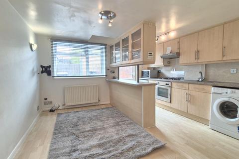 1 bedroom maisonette to rent, High Street North, Dunstable, LU6