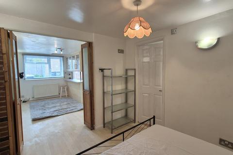 1 bedroom maisonette to rent, High Street North, Dunstable, LU6