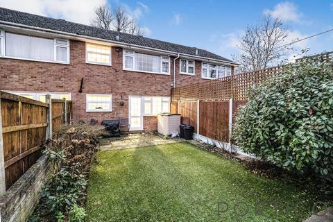 3 bedroom terraced house to rent, Tangmere Crescent | Hornchurch | RM12