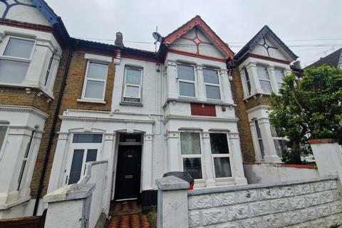 1 bedroom in a house share to rent, Room  Heygate Avenue, SS1
