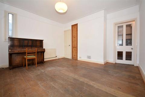 6 North Hill Road, Leeds, LS6 2EN