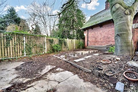 6 North Hill Road, Leeds, LS6 2EN