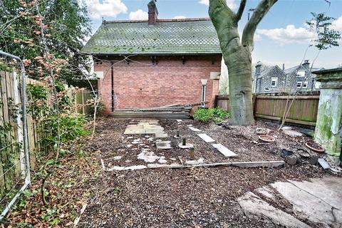 6 North Hill Road, Leeds, LS6 2EN