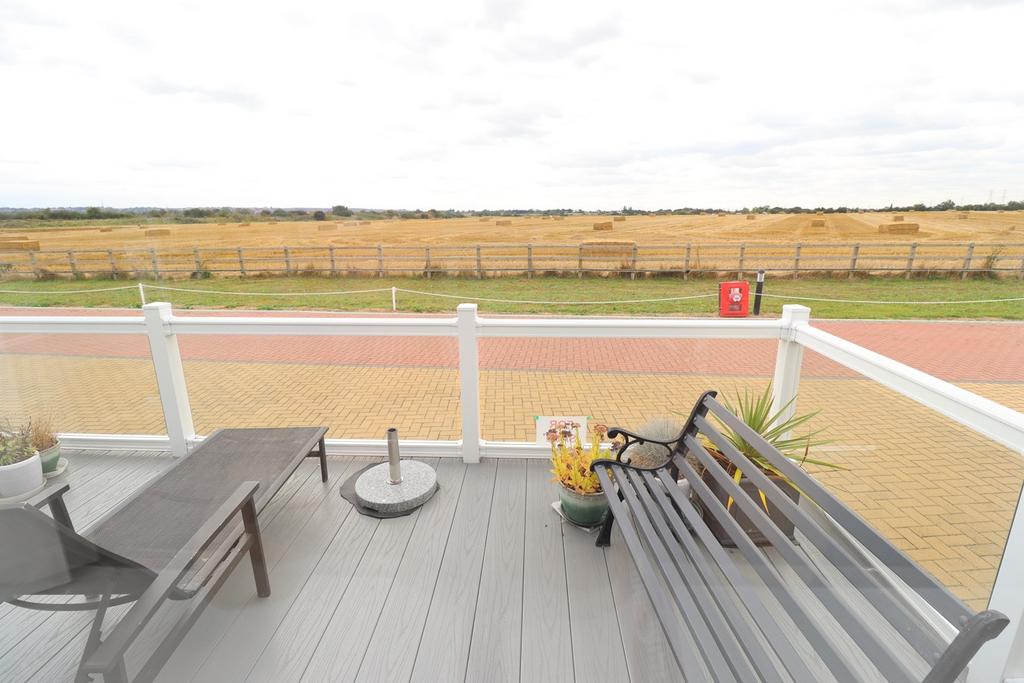 The Oaks, Battlesbridge, Wickford, SS11 2 bed park home for sale £286,500