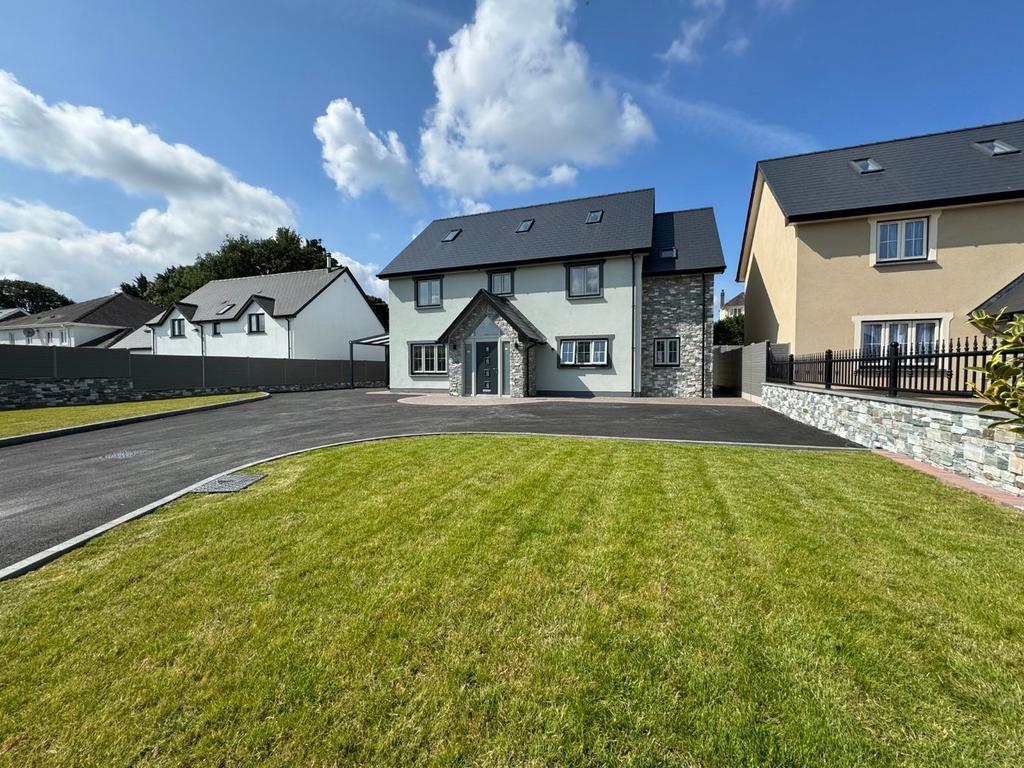 Gwbert Road, Cardigan, SA43 6 bed detached house for sale £620,000