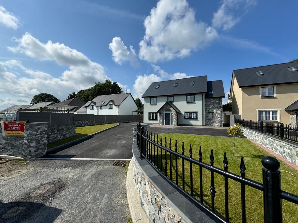 Gwbert Road, Cardigan, SA43 6 bed detached house for sale £620,000