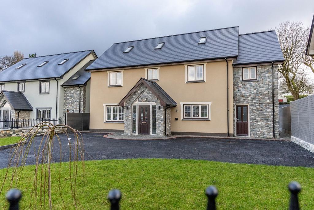 Cae'r Winllan, Gwbert Road, Cardigan, SA43 5 bed detached house for