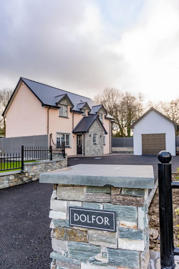 Cae'r Winllan, Gwbert Road, Cardigan, SA43 4 bed detached house for