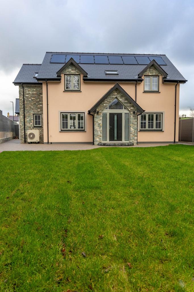 Cae'r Winllan, Gwbert Road, Cardigan, SA43 4 bed detached house for