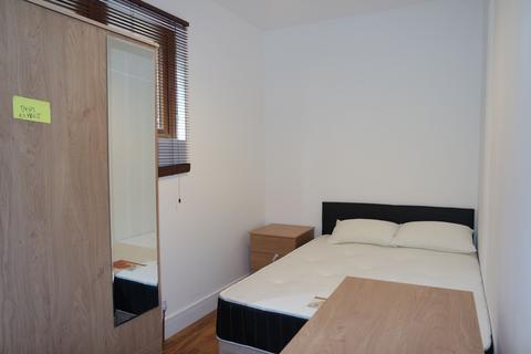 3 bedroom flat to rent, Norbury Crescent