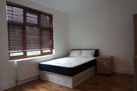 3 bedroom flat to rent, Norbury Crescent
