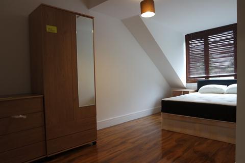 3 bedroom flat to rent, Norbury Crescent