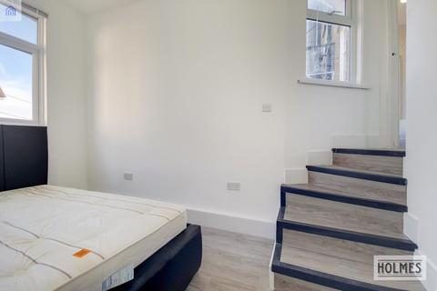 2 bedroom apartment to rent, London Road