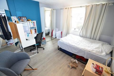 2 bedroom house to rent, Kepier Crescent - DH1