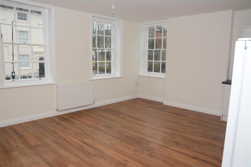 Market Hill, Southam 1 bed apartment £700 pcm (£162 pw)