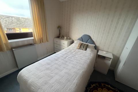 2 bedroom flat for sale, Gerddi Rheidol, Trefechan