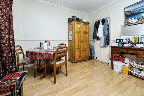 3 bedroom flat for sale, Katherine Road, London, E6
