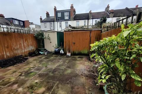 8 Tynemouth Road, Mitcham, CR4 2BN
