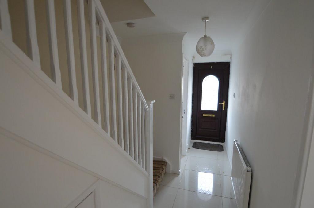 Ludlow Way, Milking Bank, Dudley 4 bed detached house £1,400 pcm (£