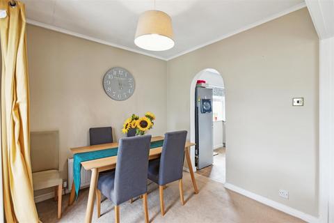 17 Braeside Gardens, Perth, PH1 1DB