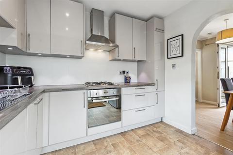 17 Braeside Gardens, Perth, PH1 1DB