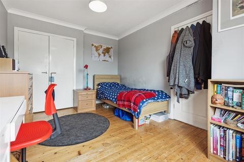 17 Braeside Gardens, Perth, PH1 1DB