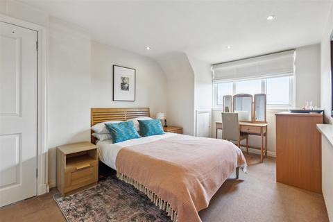 17 Braeside Gardens, Perth, PH1 1DB