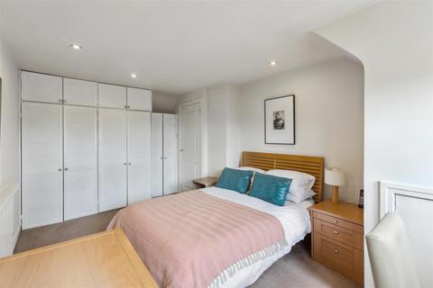 17 Braeside Gardens, Perth, PH1 1DB