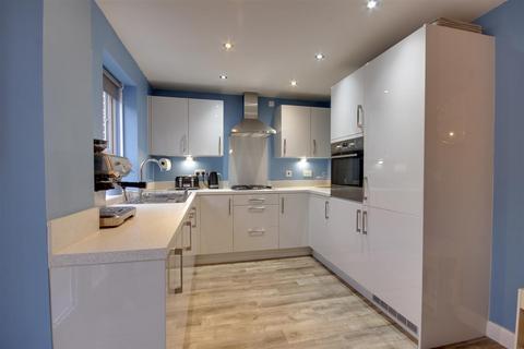 3 Airedale Drive, Brough, HU15 1US