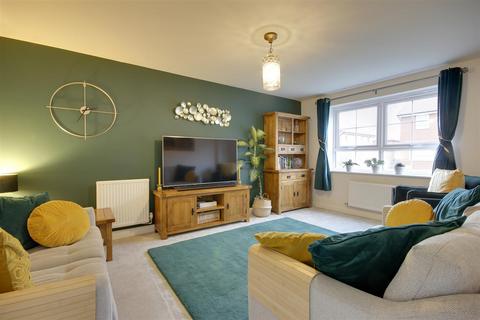 3 Airedale Drive, Brough, HU15 1US