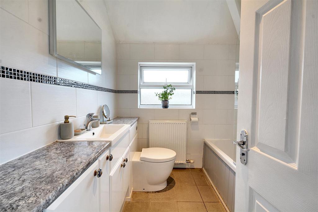 DSC 5369bathroom.jpg