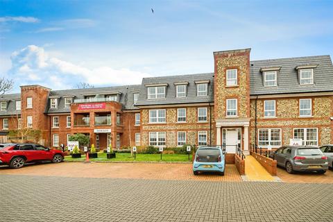 2 bedroom apartment for sale, The Cloisters, High Street, Great Missenden, HP16 0AA