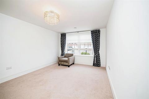 2 bedroom apartment for sale, The Cloisters, High Street, Great Missenden, HP16 0AA