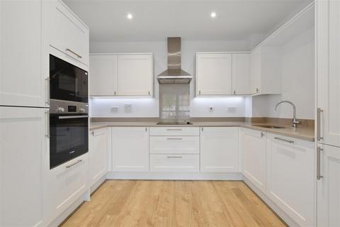 undefined, The Cloisters, High Street, Great Missenden, HP16 0AA