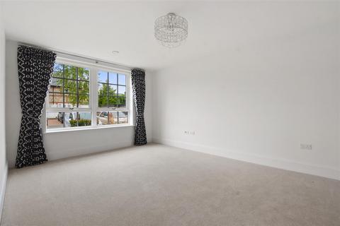 undefined, The Cloisters, High Street, Great Missenden, HP16 0AA