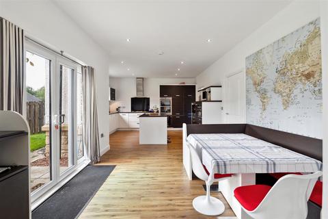 24 Graemeslea View, Aberuthven, Auchterarder, PH3 1FG