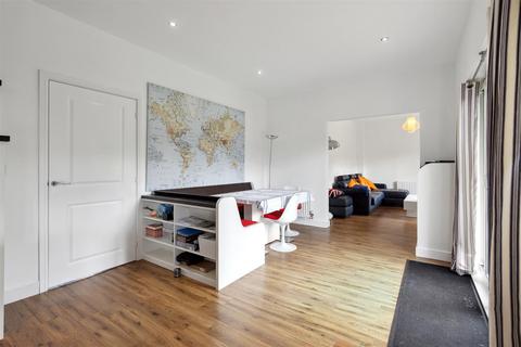 24 Graemeslea View, Aberuthven, Auchterarder, PH3 1FG