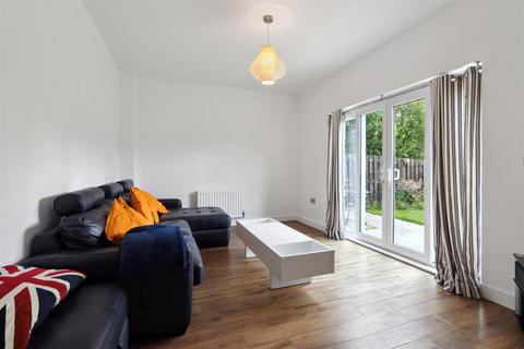 24 Graemeslea View, Aberuthven, Auchterarder, PH3 1FG