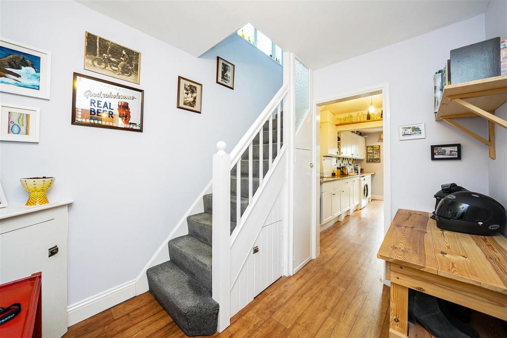 Maida Avenue, North Chingford 3 bed semidetached house for sale £525,000