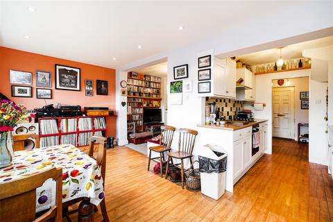 4 Maida Avenue, London, E4 7JN
