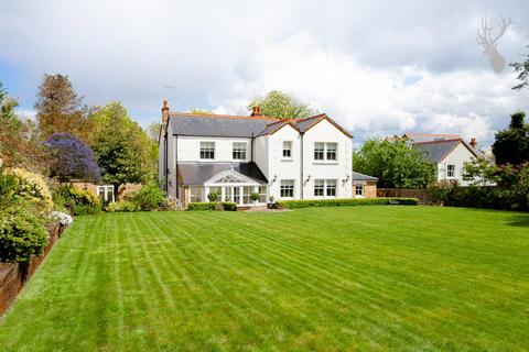 25 Piercing Hill, Theydon Bois, Epping, CM16 7JW