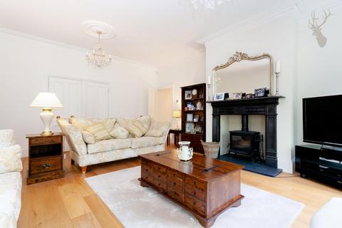 25 Piercing Hill, Theydon Bois, Epping, CM16 7JW