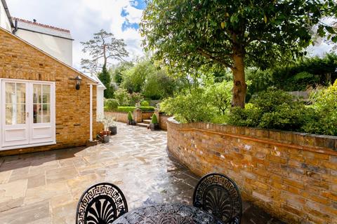 25 Piercing Hill, Theydon Bois, Epping, CM16 7JW